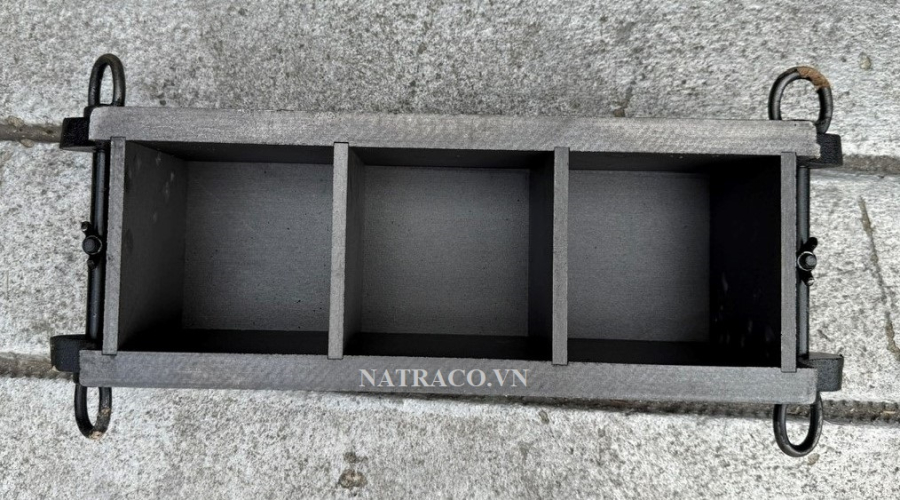 KHUÔN ĐÚC MẪU BÊ TÔNG 3 HỘC BẰNG GANG